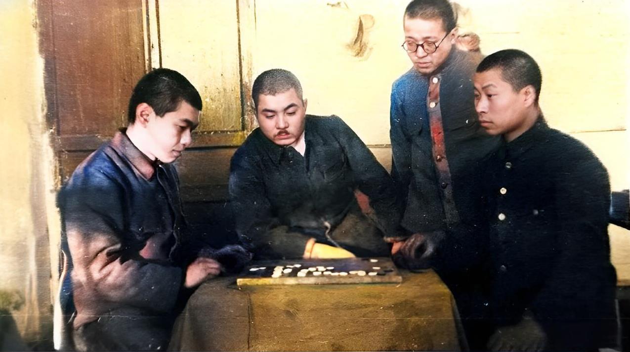1945年8月8日，苏联对日本宣战。一天后，苏军开始向日本关东军发起全线总攻击。