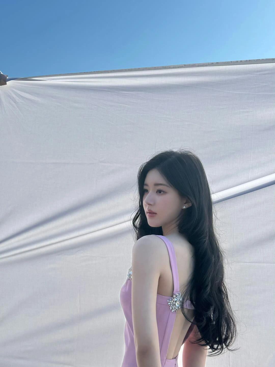 赵露思，光影下的魅力女神