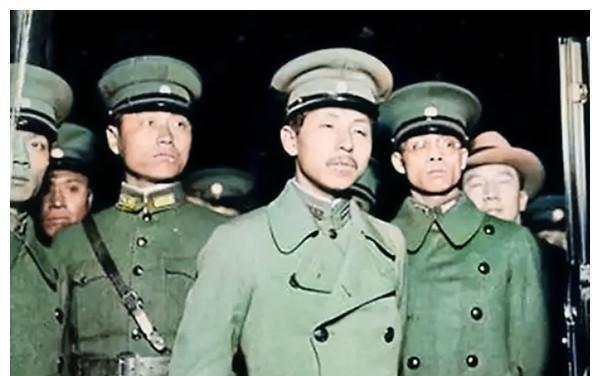 1928年6月的一天，张学良问卫队营长崔成义：“老帅遇难了，你知道吗？”奉天传来