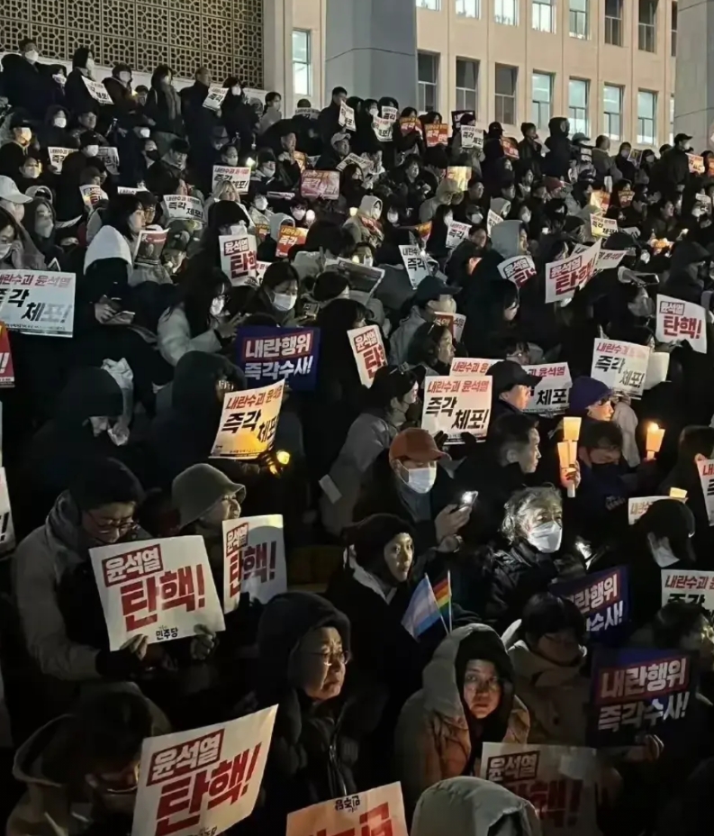 尹锡悦死里逃生不是不可能？如果严格按照程序罢免总统，还真没那么容易！

按照韩国