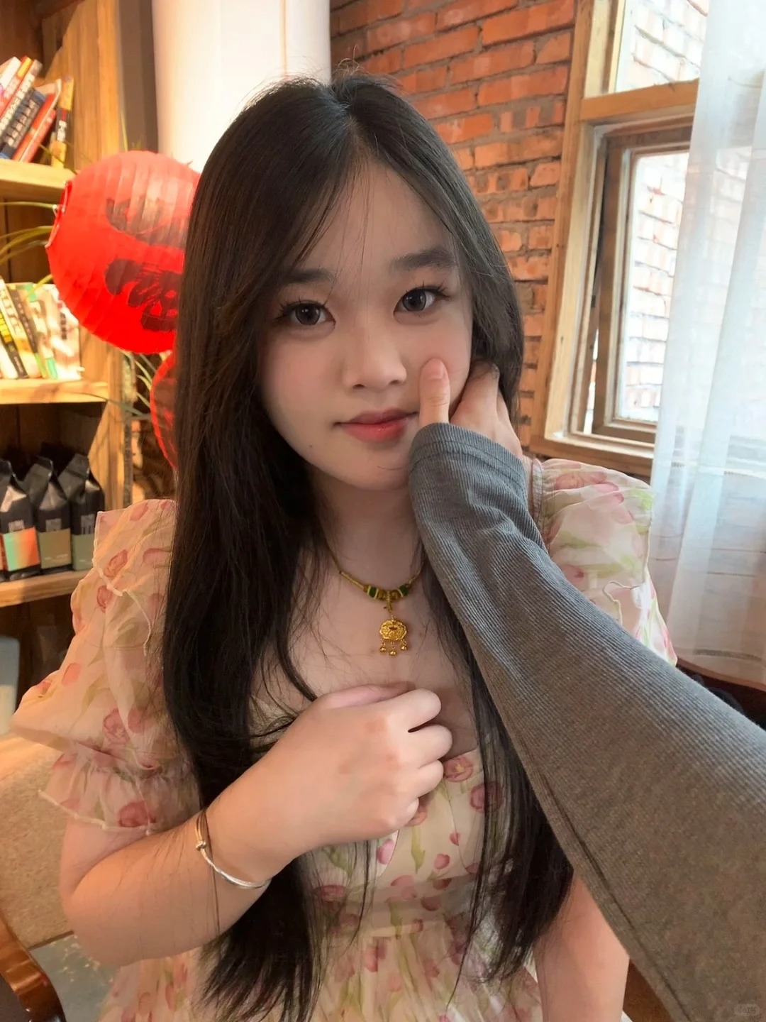 平时带小金锁会不会太夸张啊
哎呀好纠结啊刚买的时候觉得一点都不夸张挺日常的 看久