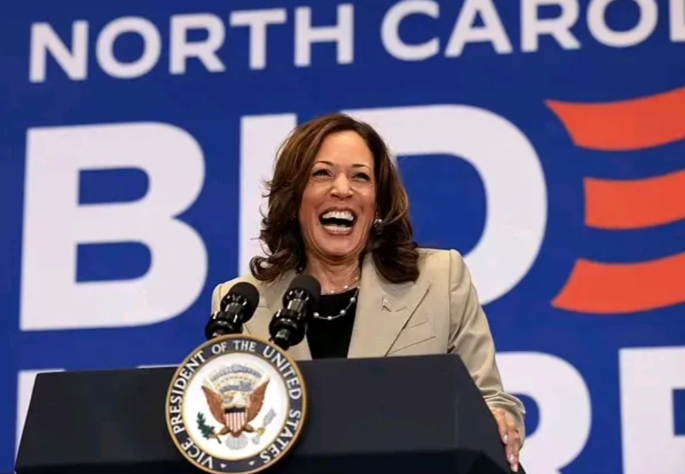 拜登退选，哈里斯参选，这可能会让特朗普更棘手，哈里斯可是女性、黑人，可以收到意想