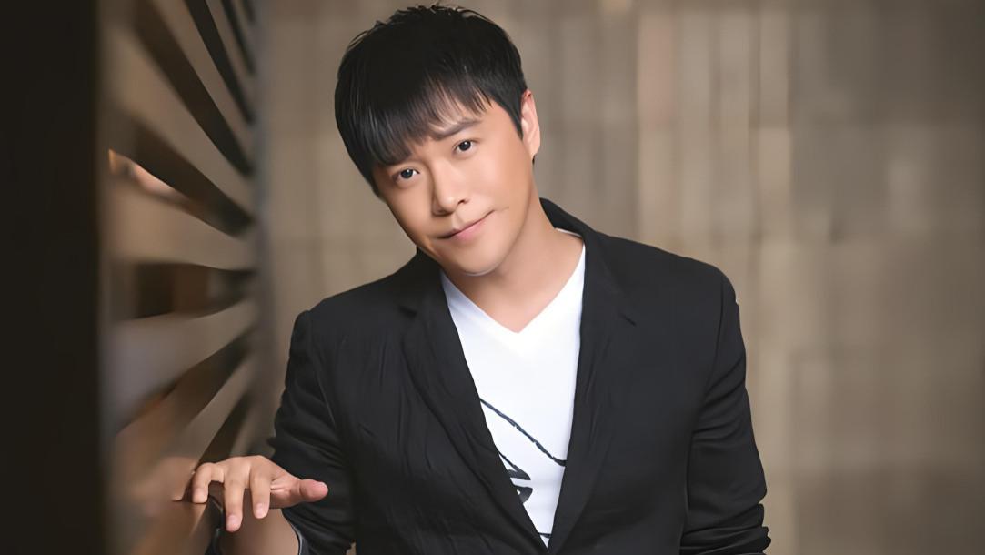 中国首位百亿导演：油腻还抛弃娇妻，为何观众仍上赶着给他送钱？