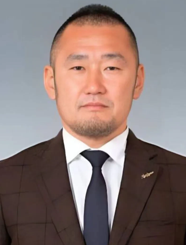 说个事情，中国U-16国家男子足球队的主教练是上村健一，没错，听名字就是知道是个