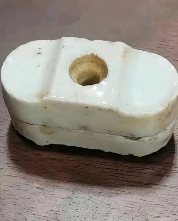 古玩市场买的，花了2000大洋，看看值不值