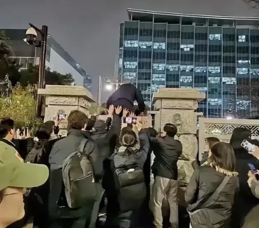 李在明果然是个狠人，妥妥的韩国本世纪名场面之一了