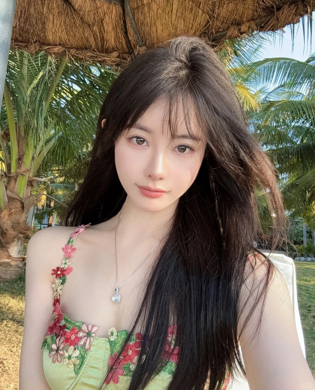 在过夏天了～
🏝️ #旅行
  #来拍照了 #海边 #三亚旅游