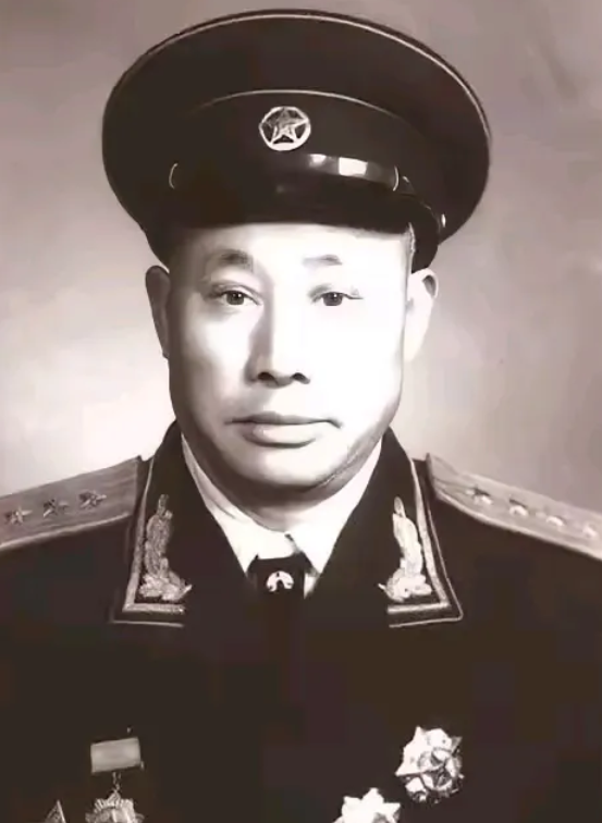 抗战期间，飞夺泸定桥的二十二勇士幸存者刘金山，被5个日本兵包围，就在奋力搏杀之际