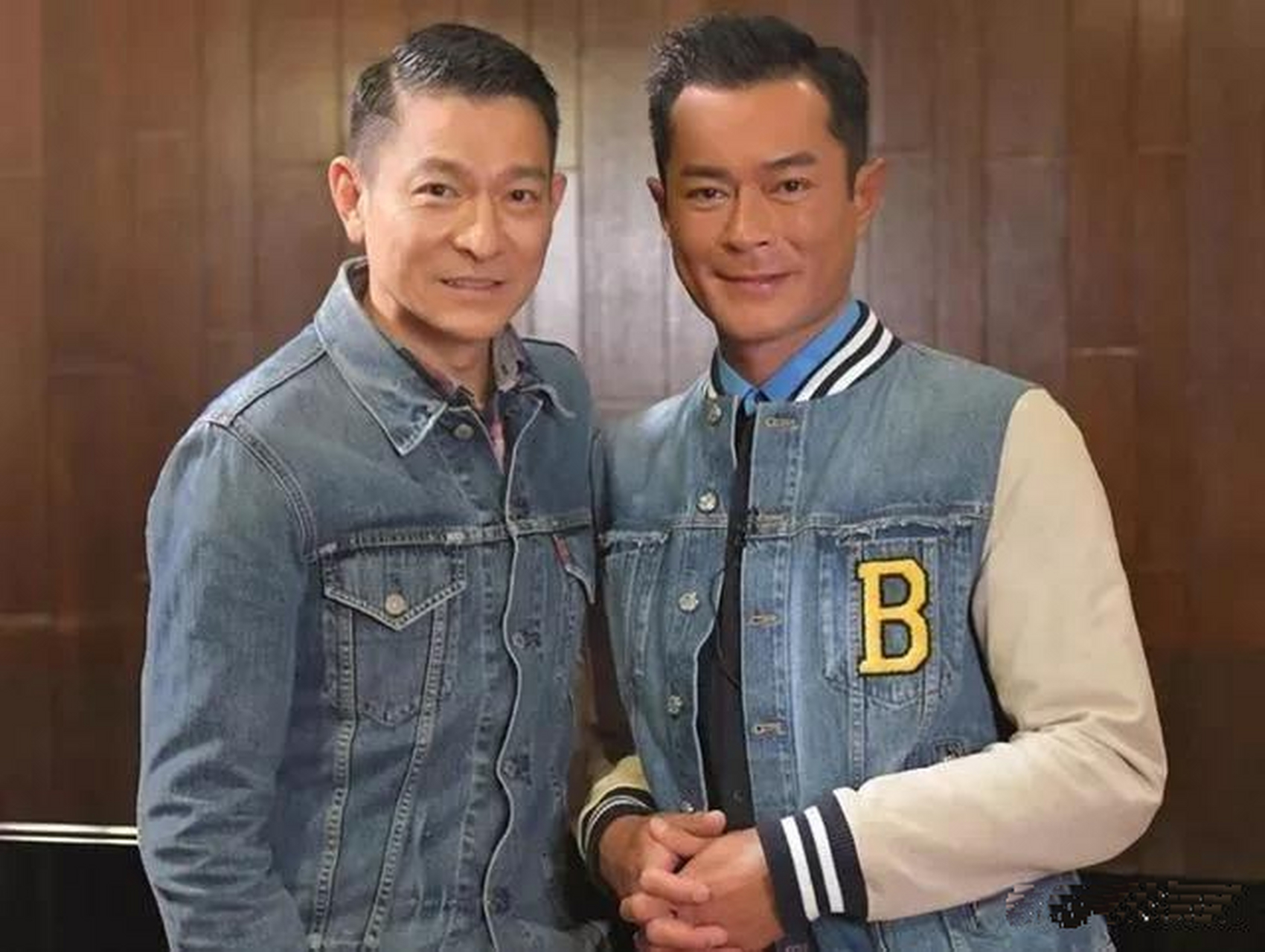 在一次节目中，刘德华问古天乐：你更喜欢你演的杨过还是喜欢我演的杨过？
古天乐：喜