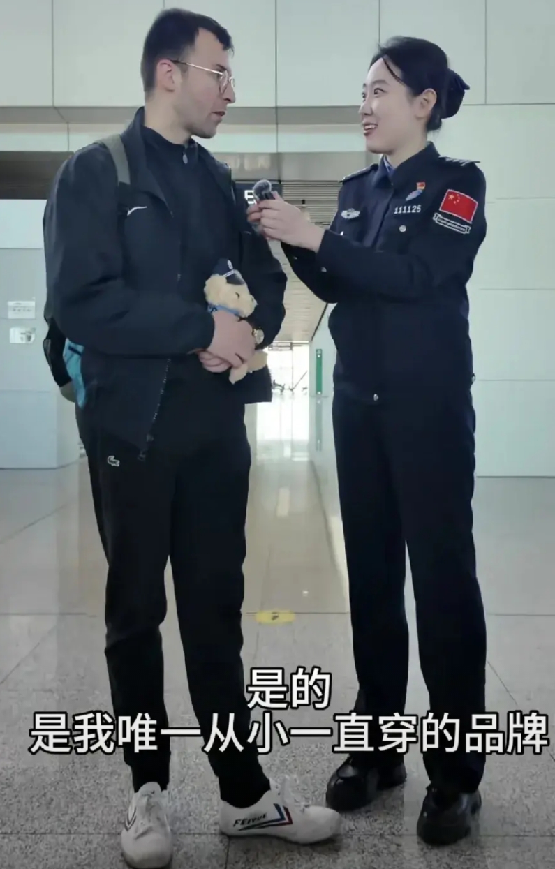 马库斯真的很爱中国！

第一，马库斯会说中文，他的父母是在上海结的婚，马库斯很小