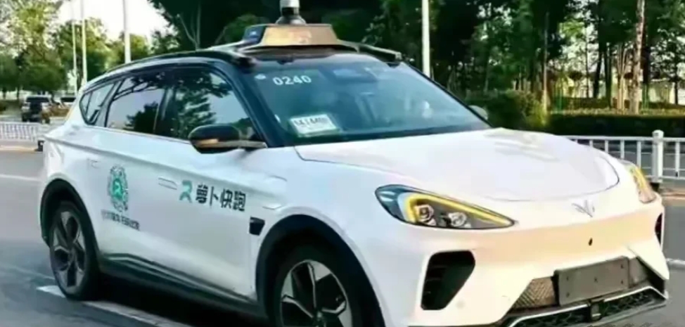 人驾驶出租车和无人驾驶公交车取代司机，已是大势所趋。

八十年代和九十年代的出租