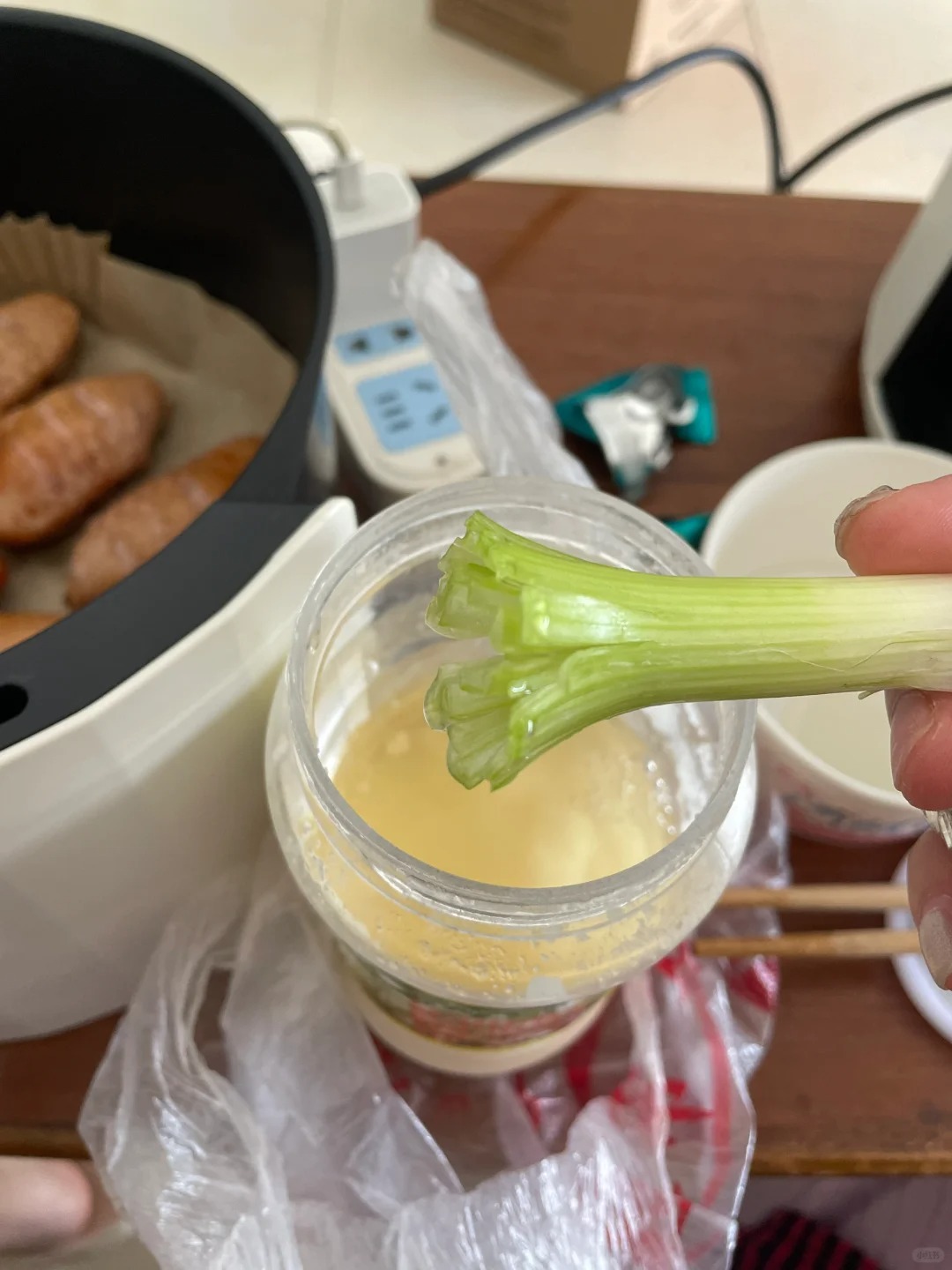 谁还分得清我和爱因斯坦
哈哈哈 第一次使用空气炸锅，烤鸡翅