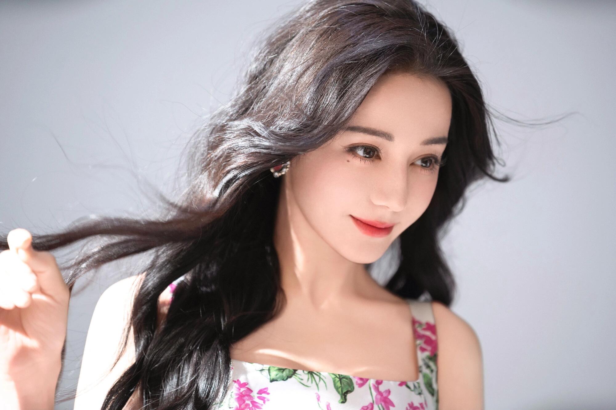 迪丽热巴——俏皮可爱