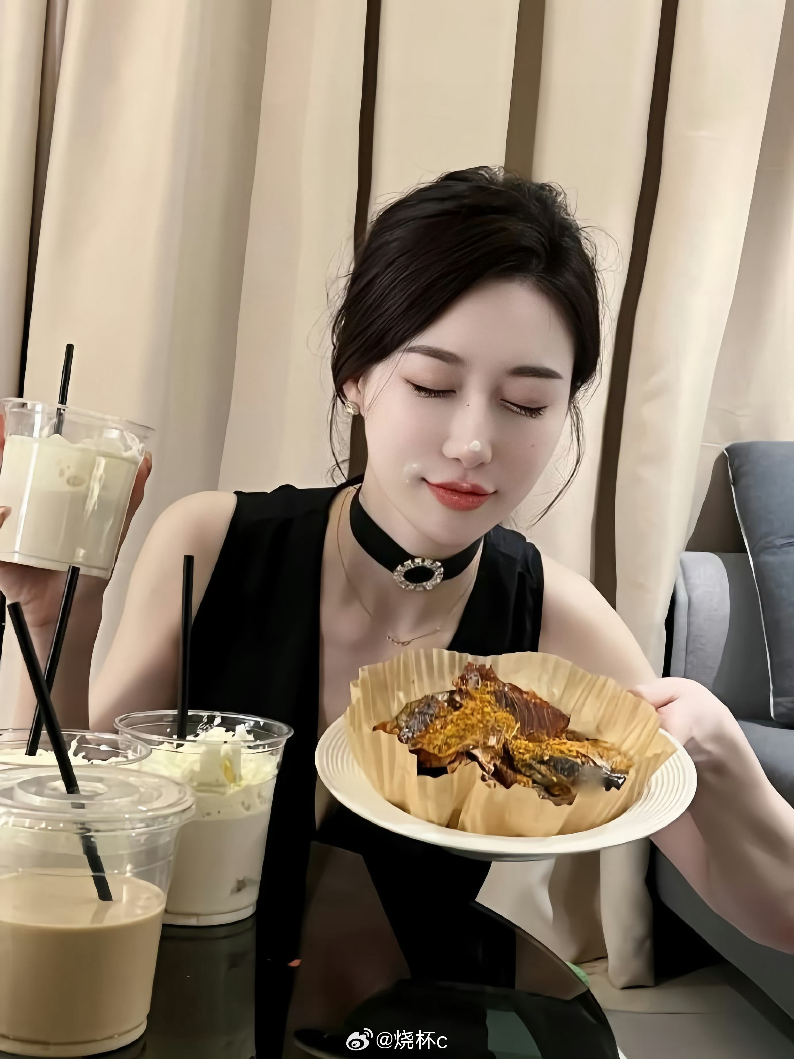 沙发看上去很眼熟