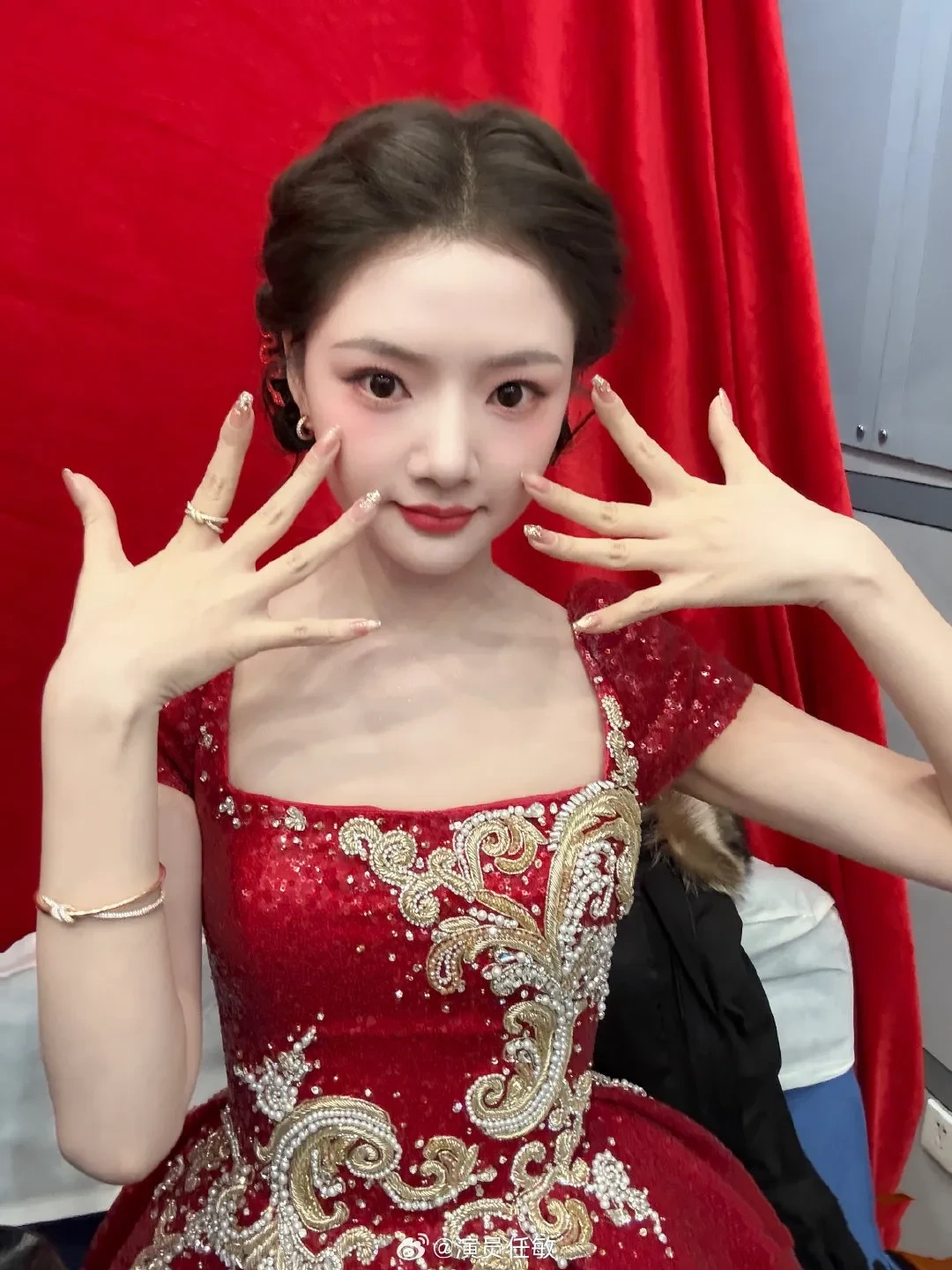 任敏春晚有效出境，好可爱。当年玉骨遥如果是这个状态就好了