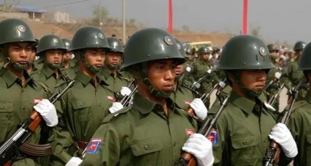 缅甸内战，为什么缅甸政府军派不出更多的军队平息内战？内行人的话戳穿真相：

1.