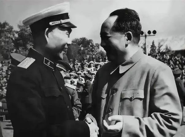 1969年苏军入侵珍宝岛失败，苏联领导层气急败坏，扬言要动用“核武器”攻击中国，