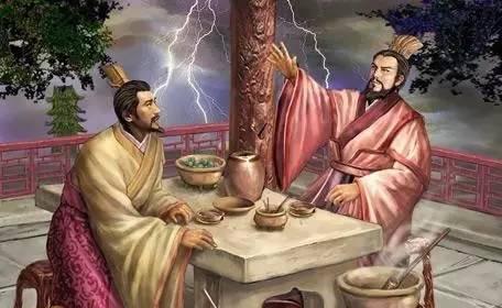 在“青梅煮酒”的悠闲时光里，曹操曾坦言：“放眼天下，能称得上英雄的，也就你我二人罢了。