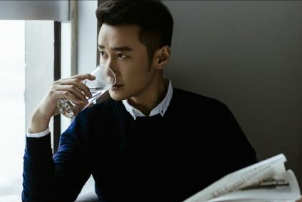 他曾是央视主持,现在沦落到在演艺圈跑龙套,20年过去后悔了没有(央视原知名主持人有哪些)-第11张图片-九妖电影 他曾是央视主持,现在沦落到在演艺圈跑龙套,20年过去后悔了没有(央视原知名主持人有哪些)-第11张图片-九妖电影