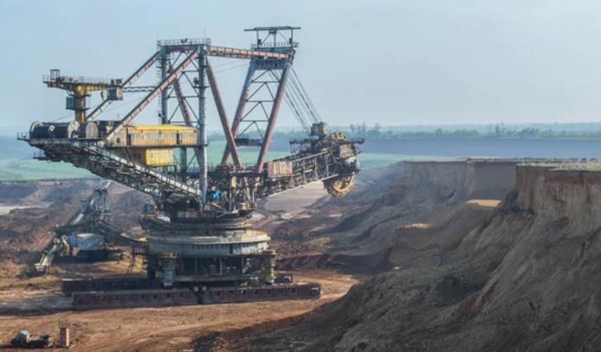 特朗普双管齐下，乌克兰左右为难，欧洲愤怒又无奈