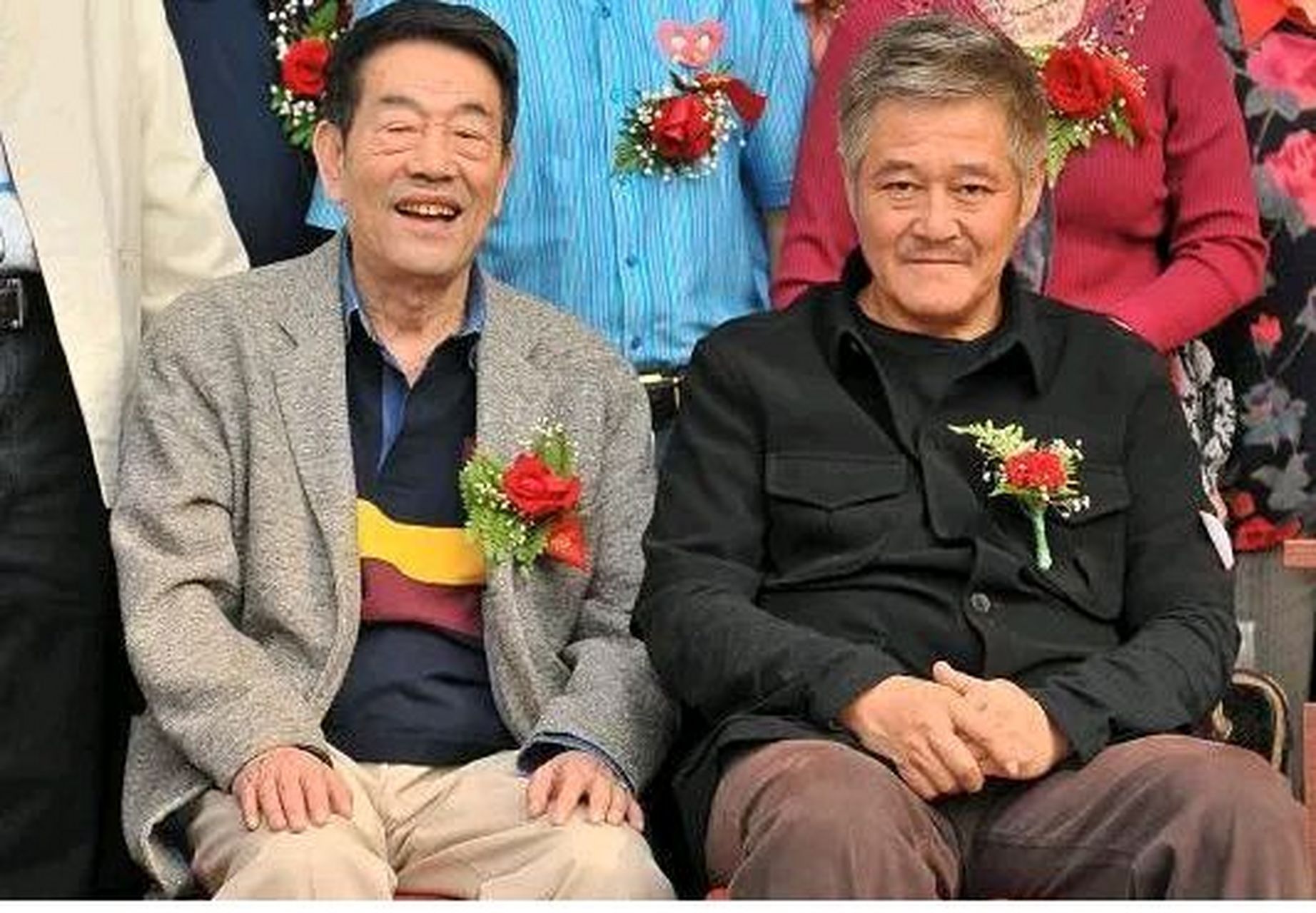 春晚彩排时，赵本山和杨少华住一个房间，杨少华发现枕头下有2000元，他疑惑地问：