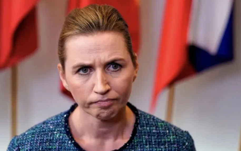 丹麦：我们是北约国家对吧。

北约：对啊，怎么了？

丹麦：特朗普说要打我，你们
