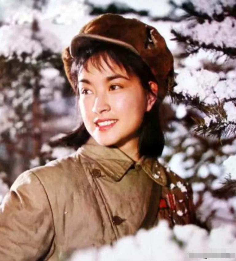 刘晓庆这张照片，应该是一张剧照，这是哪部电影的剧照呢？岁数小的人，不常看电影的人