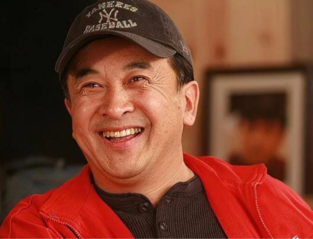黄宏是一位多才多艺、成就斐然的艺术家