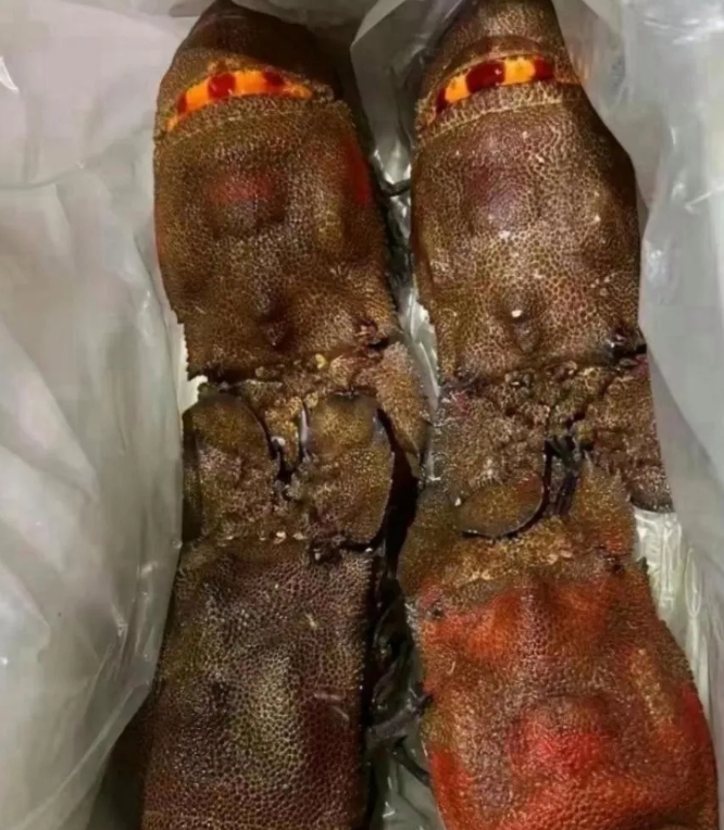 参加领导的订婚宴，我随礼 888元，真没想到，宴会后，领导送的东西让我很感意外，