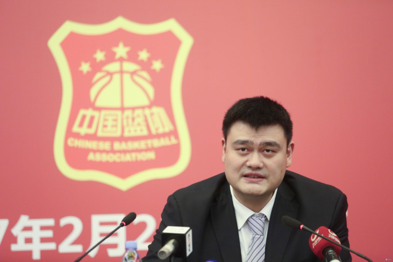 中国男篮是应该学习欧洲篮球呢还是应该学习美国篮球？针对这个问题姚明就发表了自己的