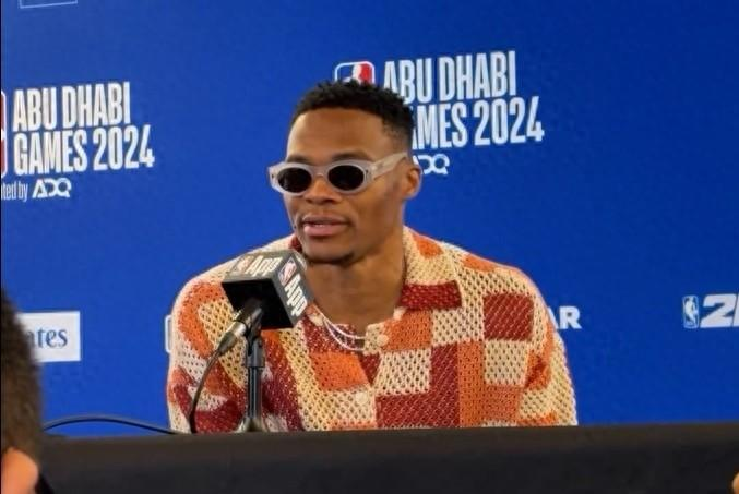 NBA季前赛火爆上演，掘金与凯尔特人展开了一场激烈的对决！最终凯尔特人以107比