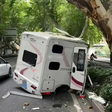    这样质量的房车，你们是否还会将其纳入购买的考虑范围呢？  
