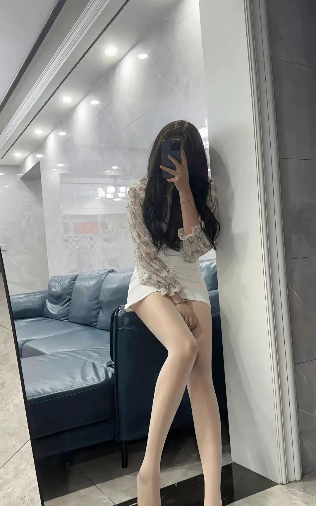 一个人偷偷臭美一下
