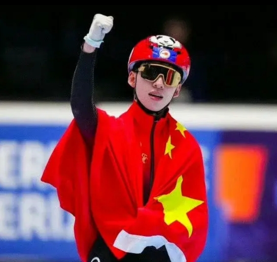 亚冬会中国短道速滑男队三个单项全都派出林孝埈，刘少昂，孙龙三人。这个决定说明张晶