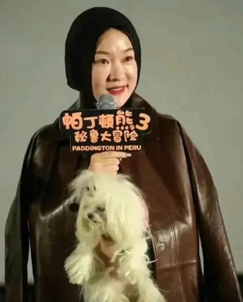 霍思燕出席活动，一个女人过得好不好，真的一眼就能看出来。

有一样东西我有点看不