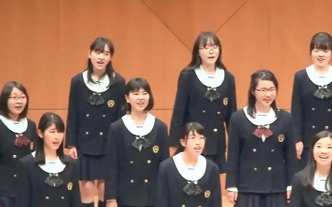 在日本居住了三个月，就急着想回国，实在受不了日本社会的压抑。
其实当年学日语的时