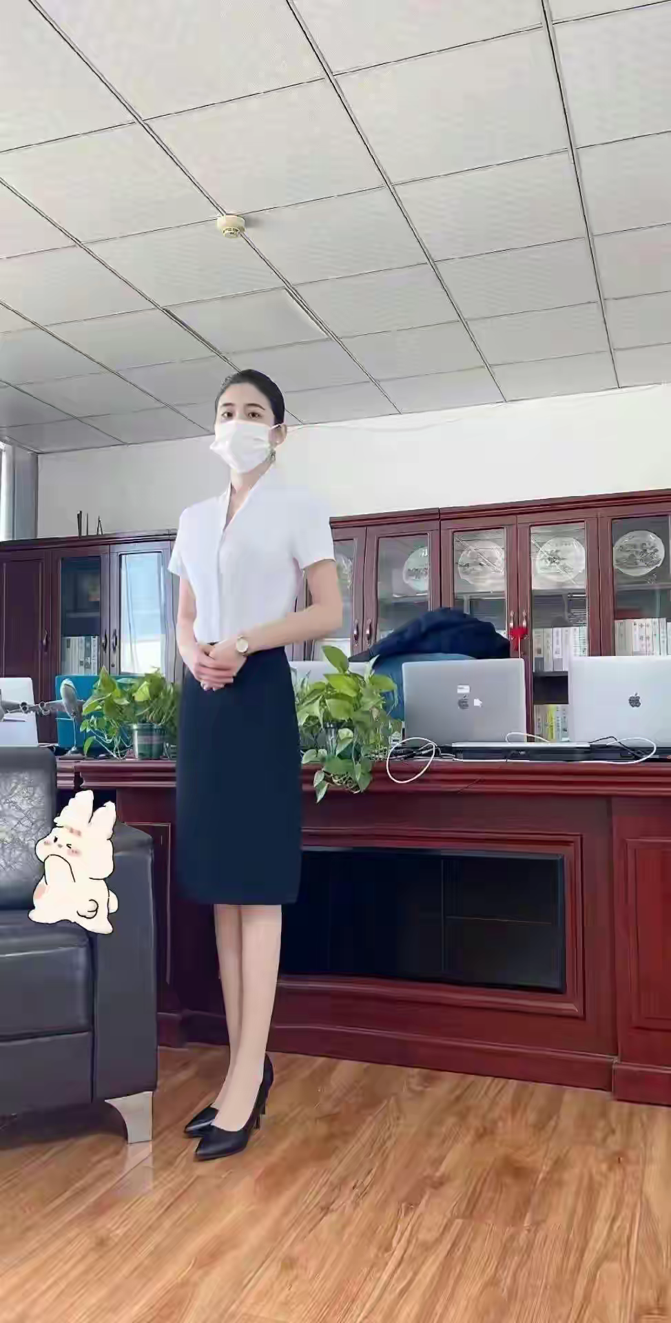 我表妹未婚，她的十个必须让我惊讶：
1.没有存款的男人，不嫁
2.不是公务员的不