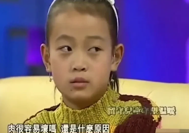 一次采访中，鲁豫问山区留守儿童:“为什么不吃肉呢？肉很容易坏吗？还是什么原因？”