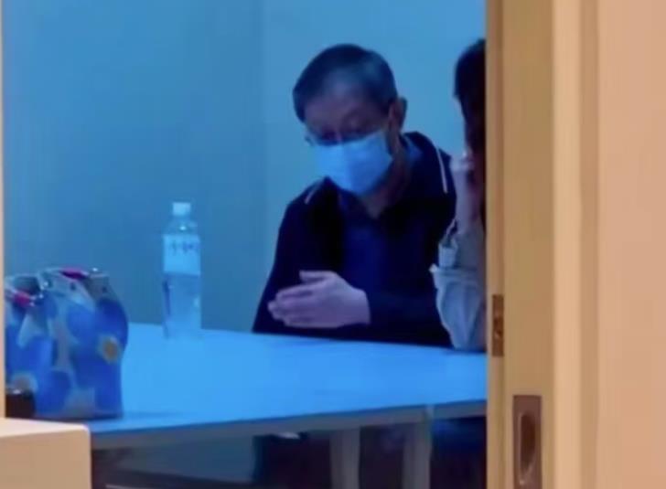 琼瑶的离去告诉我们，人到老年，小病自己诊断，大病自行了断，千万不要拖累后人。
 