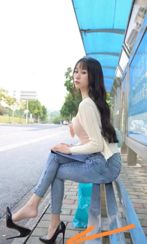新来的女助理，个性挺强，有的时候连总经理的话也不听！不知道到哪里来的自信？？？