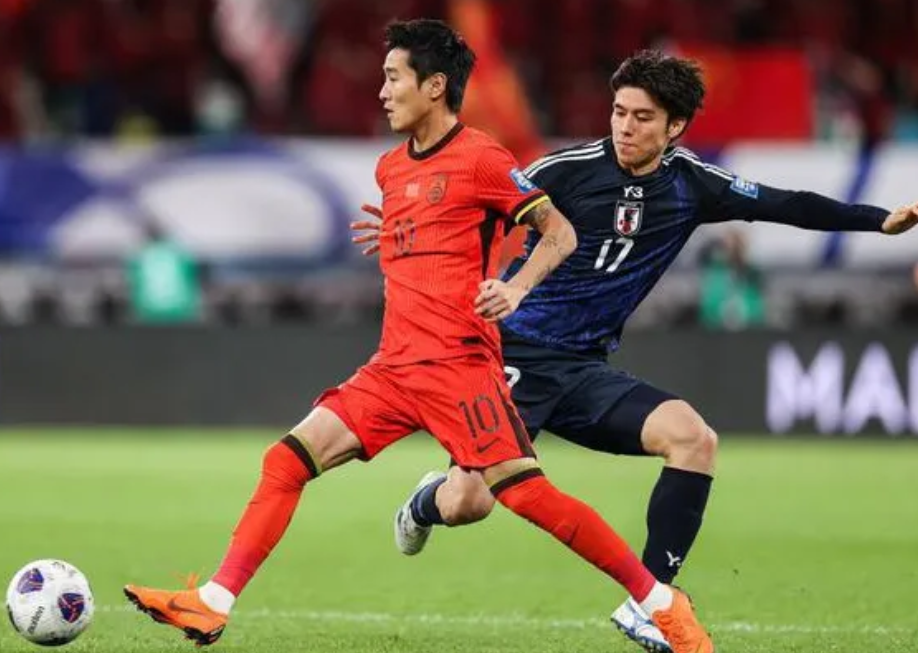 国足未来一哥？
现在国足的一哥还是武磊，因为毕竟国家队36个进球，国家队射手王肯