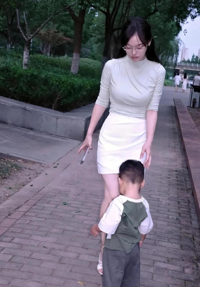 看到她很多人的曹贼综合症就犯了！