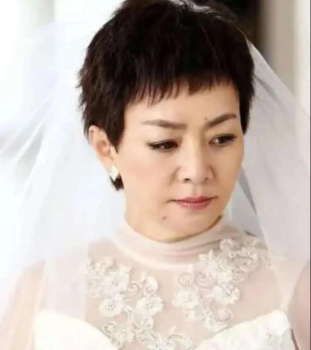 家人们谁懂啊！昨晚守在央1前，眼巴巴盼着《六姐妹》开播，结果左等右等愣是没等到，