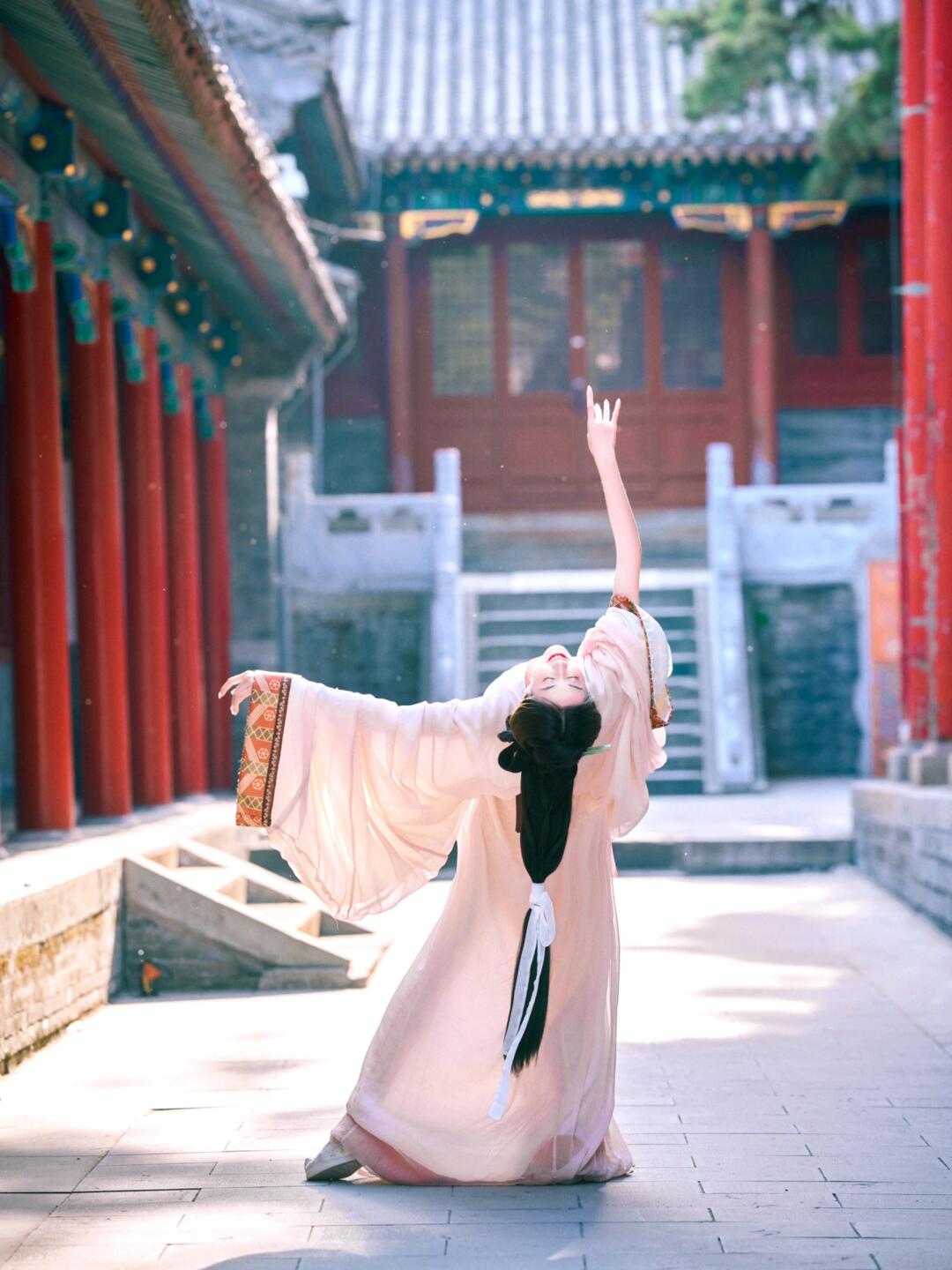朱粉不深匀🌸闲花淡淡春