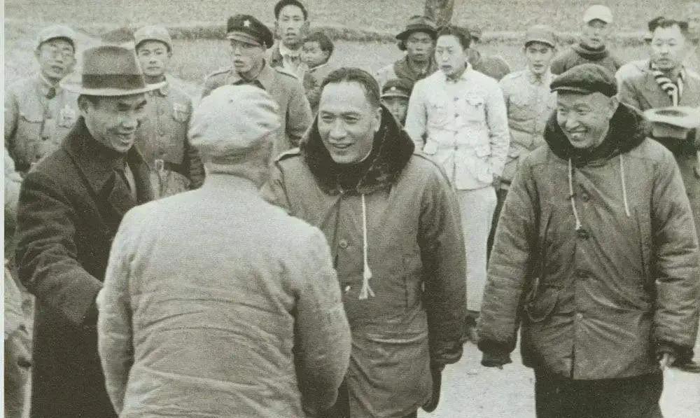 1949年12月6日深夜，卢汉召集亲信开会，说：“起义必须马上发起了，否则等解放