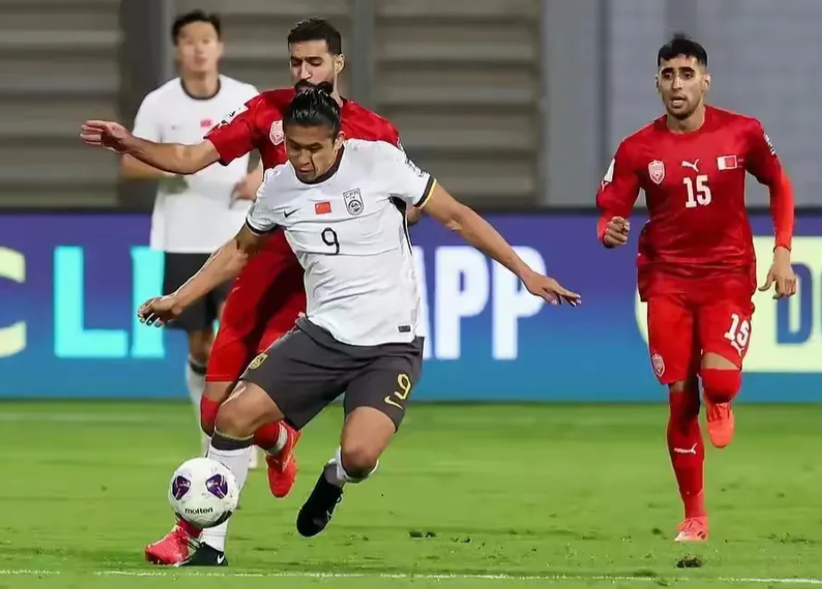 随着国足 1 - 0 战胜巴林，有这 3 点实在令人想不通！
 
1. 实在难以