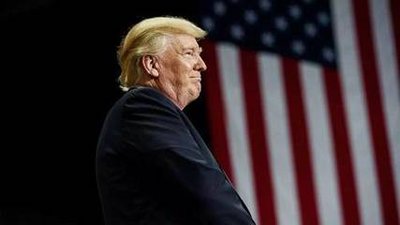 美国南部边境非法移民越境数量创惊人降幅