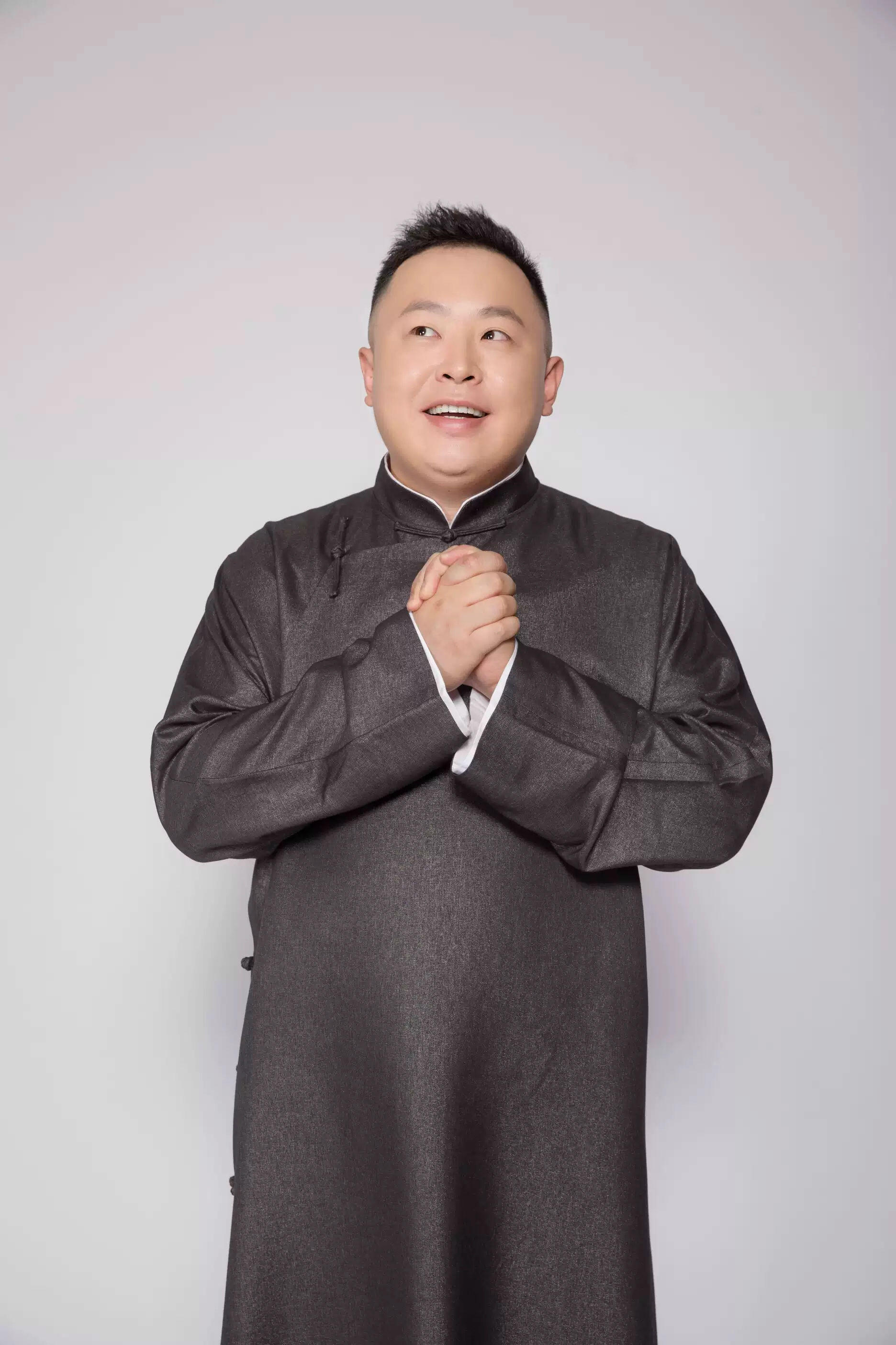 阎鹤祥：脱口秀舞台上的别样魅力