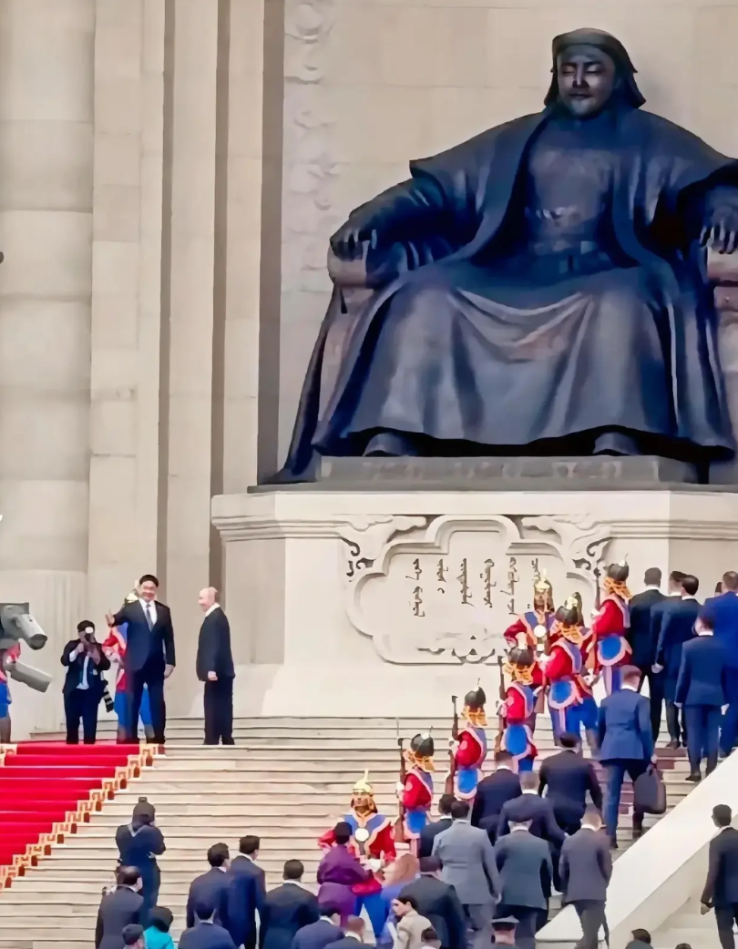 成吉思汗到底是谁的后人？

俄罗斯人跑去蒙古祭拜成吉思汗，这件事细想还真有点意思
