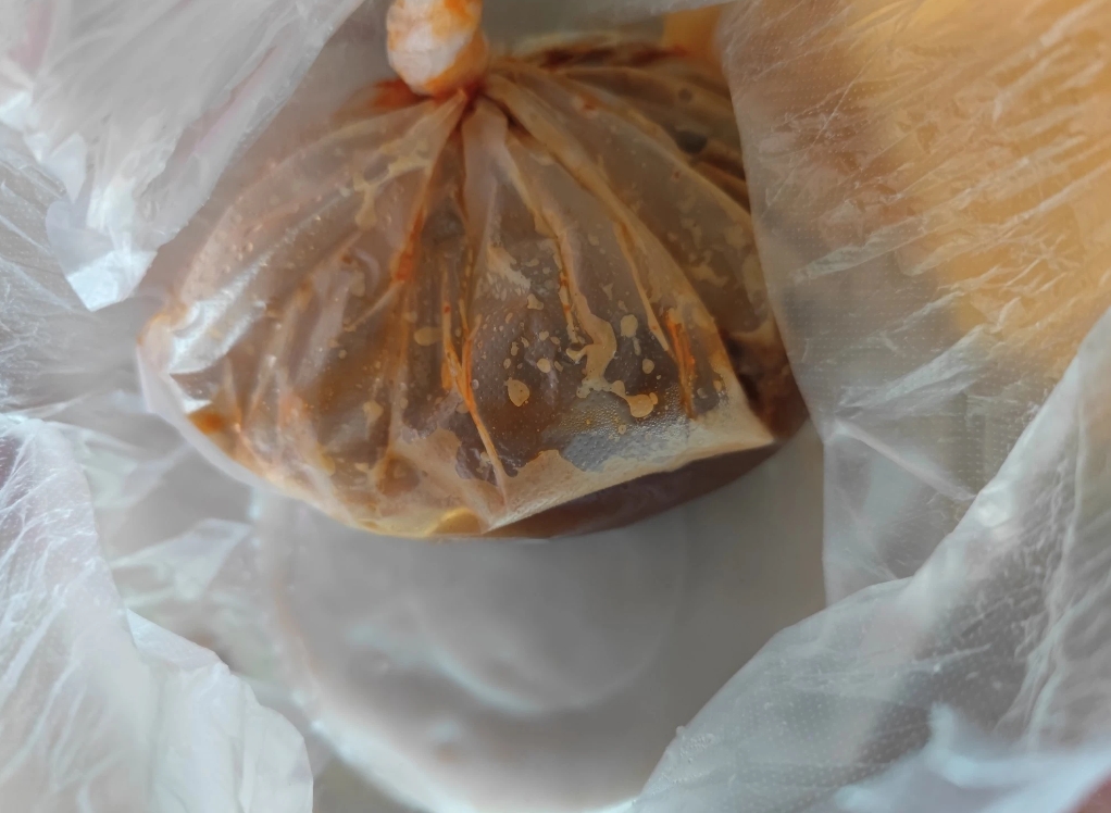 徐沟的灌肠，卤的，炒的，拌的，都都都超级好吃。

清除的沾片子，玉谷叶，豆角，茄